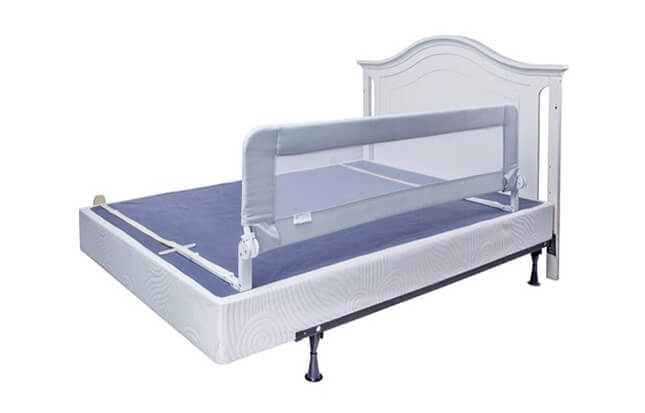 Baby bed with railing